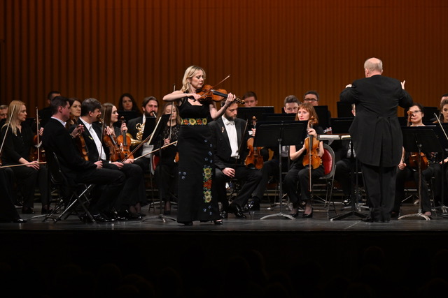 Lviv National Philharmonic - Violinist Solomiya Ivakhiv and the Lviv Philharmonic Symphony Orchestra on tour in the States