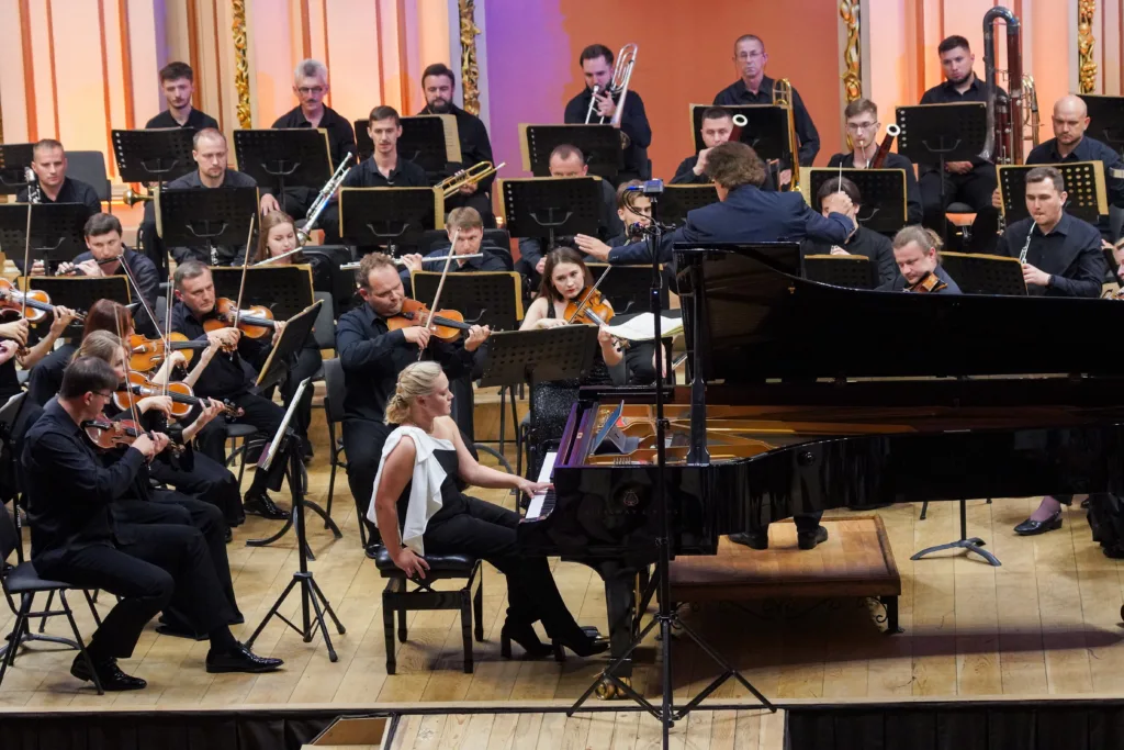 Львівська національна філармонія - Закриття сезону Львівської філармонії: солдаут на музикотерапії із симфонічним оркестром