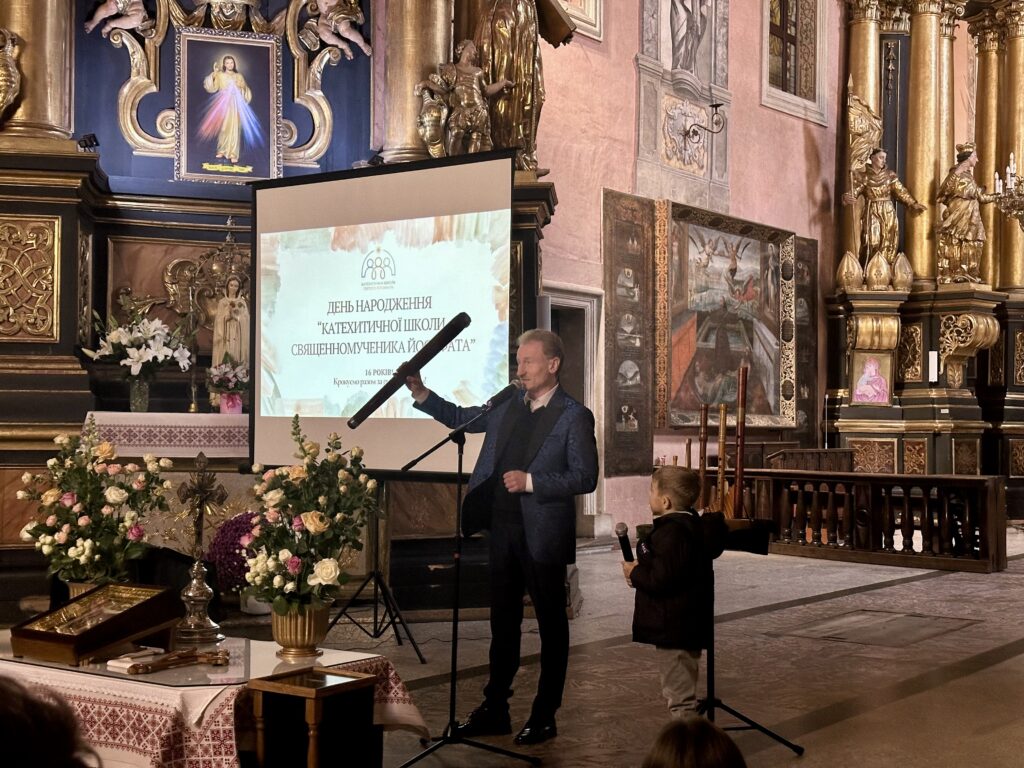 Львівська національна філармонія - Андрій Яцків виступив на святкуванні катехитичної школи