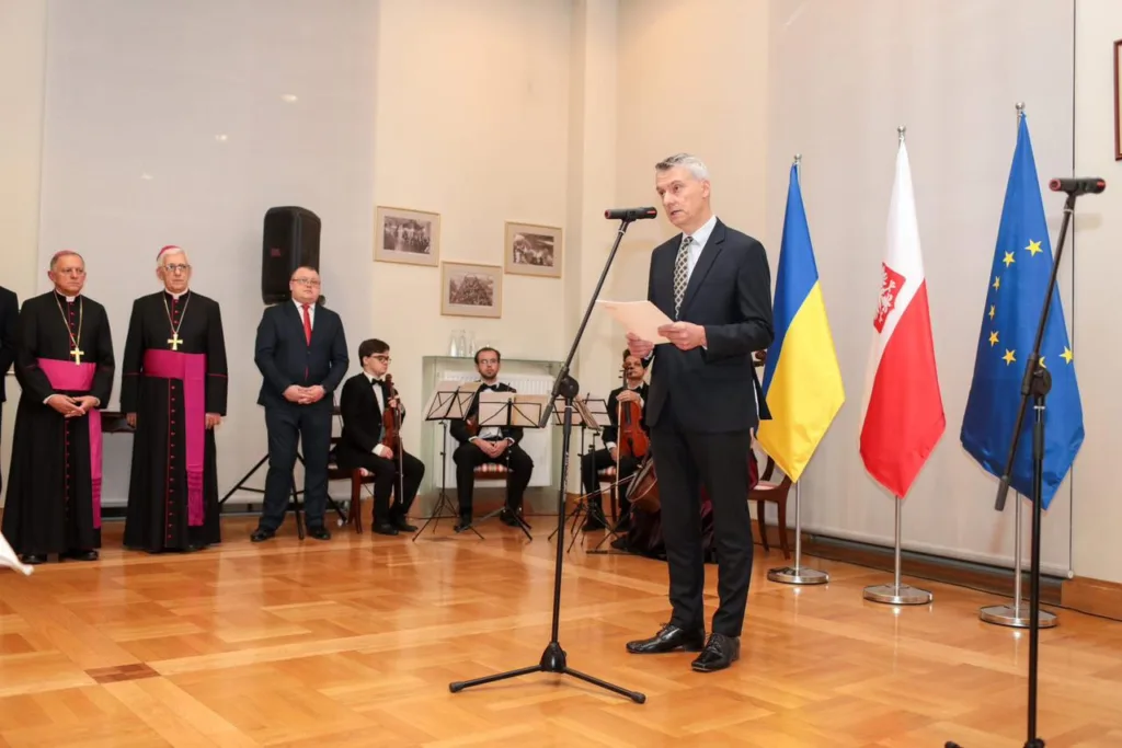 Львівська національна філармонія - Львівська національна філармонія щиро вітає польський народ із Днем Незалежності