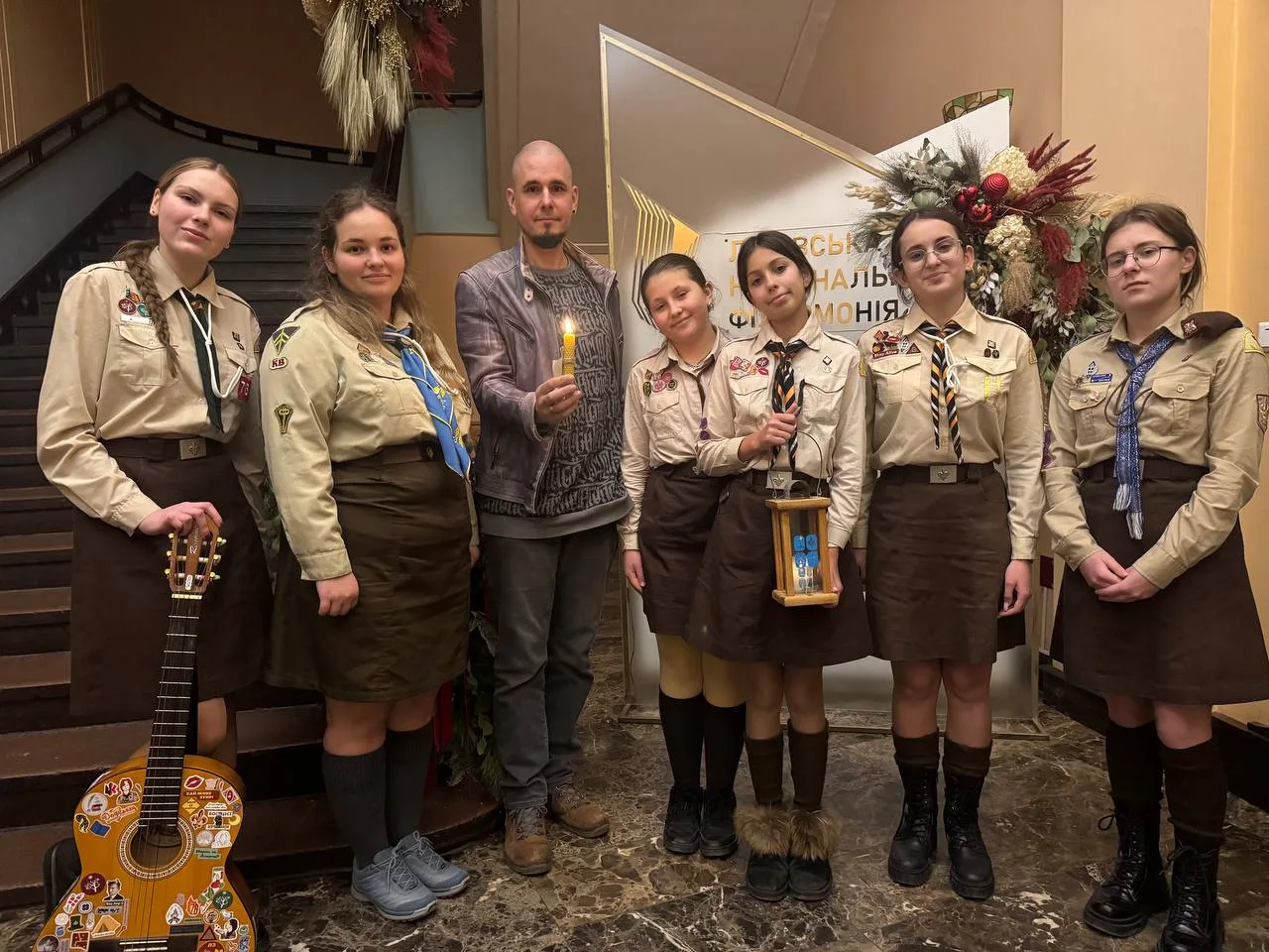 Львівська національна філармонія - Філармонії передали Вифлеємський Вогонь Миру
