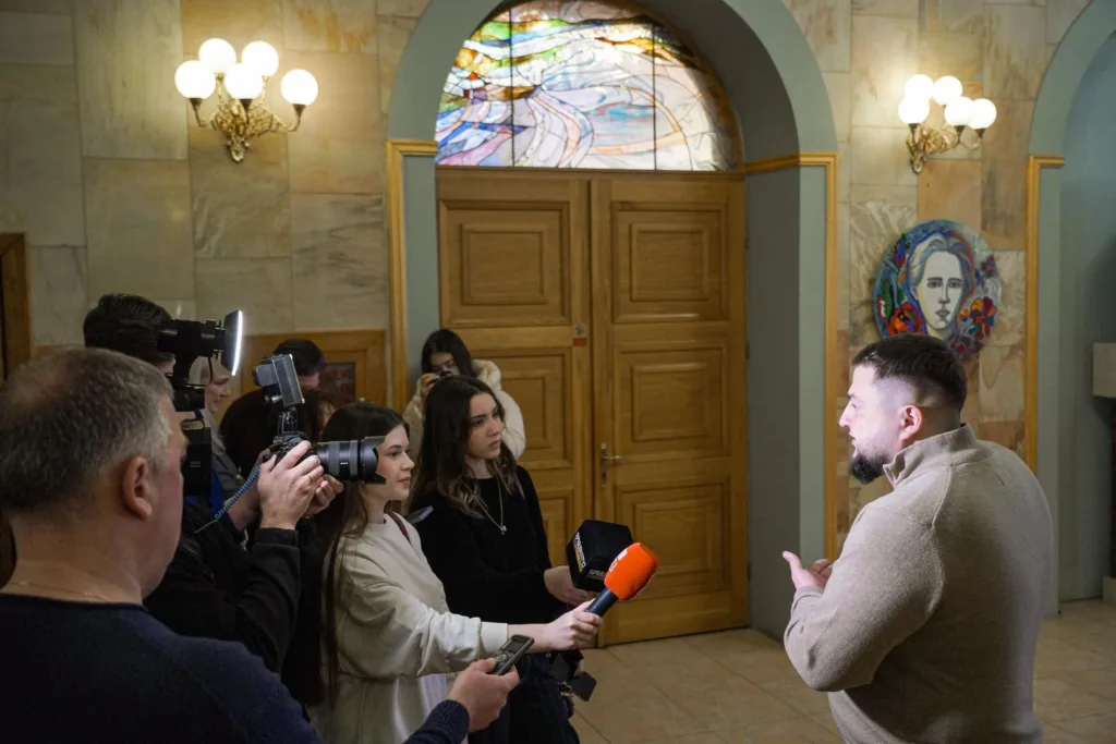 Львівська національна філармонія - У Львівській національній філармонії запрацював перший в Україні сценічний підйомник