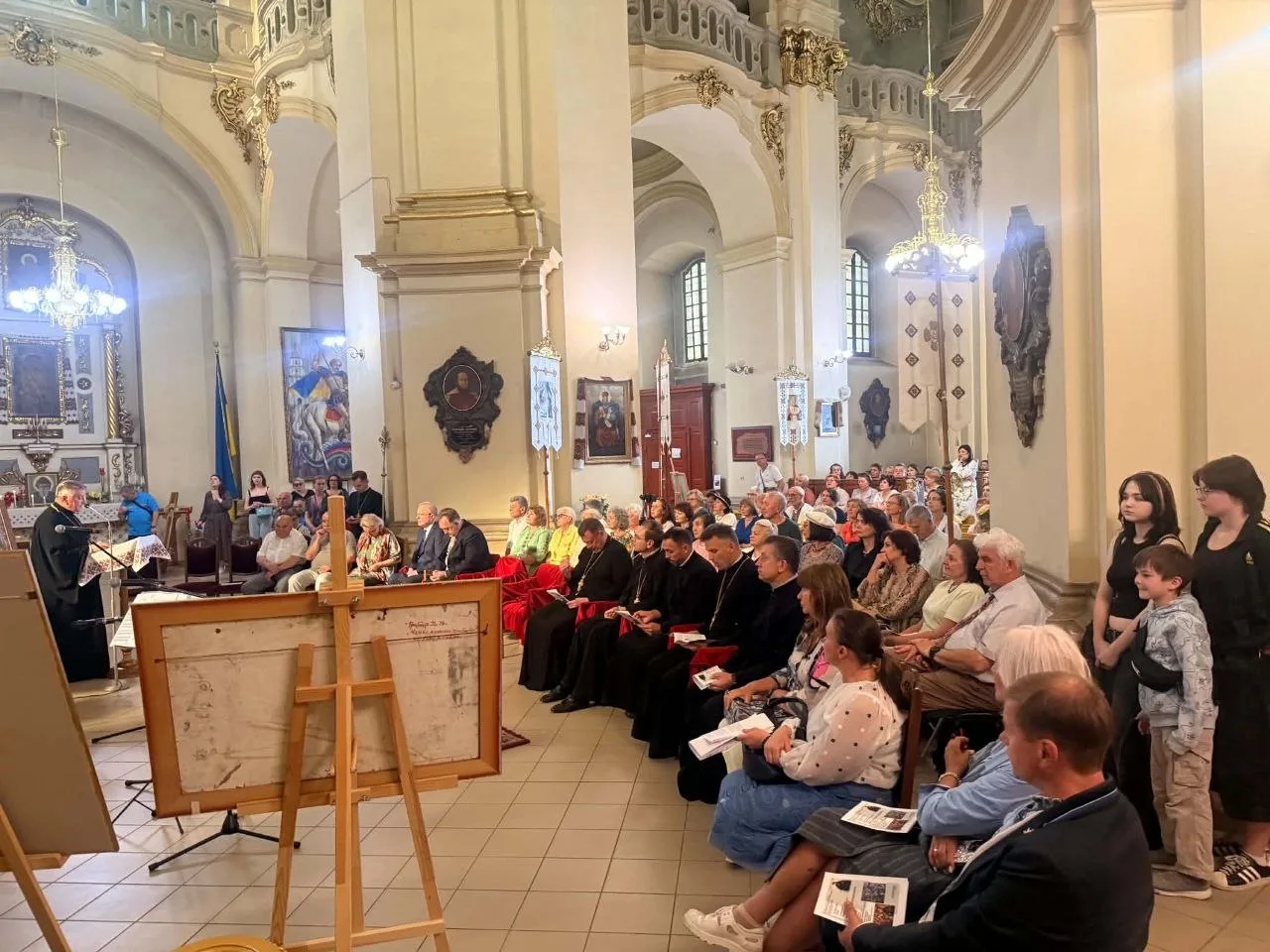 У Соборі Святого Юра відбувся проєкт «Квіти для Митрополита» - Львівська національна філармонія Львівська національна філармонія - У Соборі Святого Юра відбувся проєкт «Квіти для Митрополита»